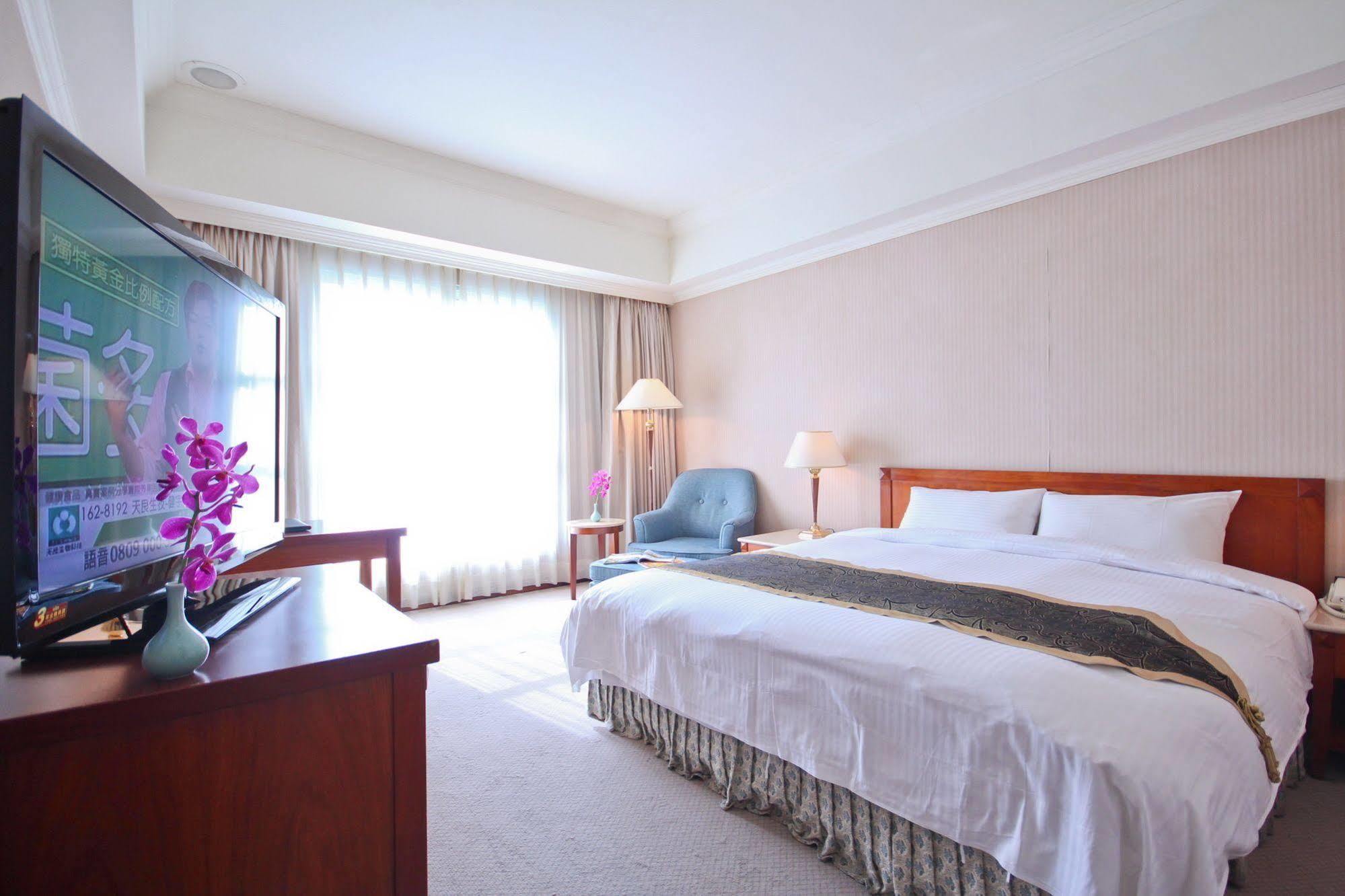 Grand Boss Hotel Yilan Exterior foto